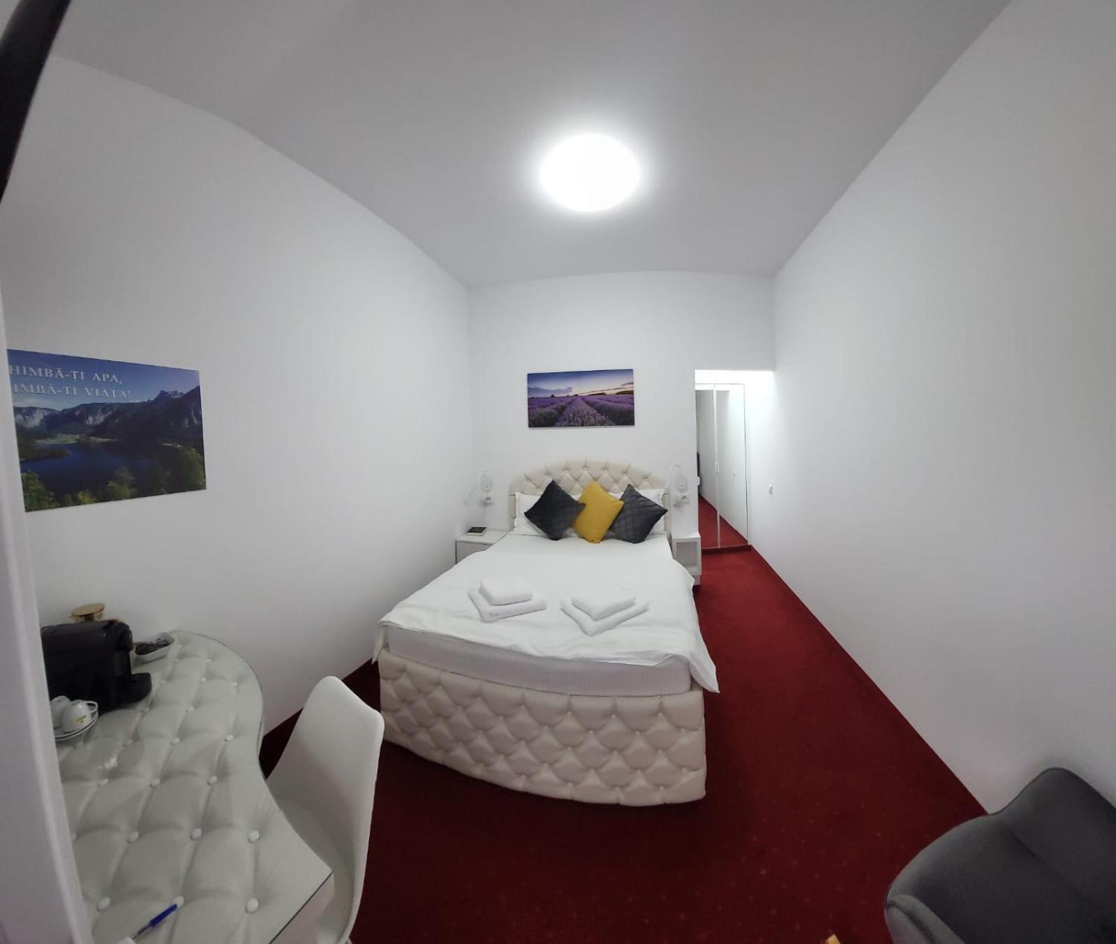 Royal Park Complex Hotel Bascov ภายนอก รูปภาพ
